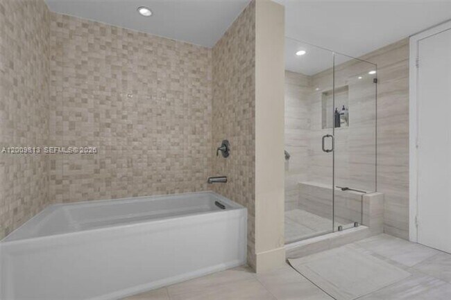 Building Photo - 600 Grapetree Dr
