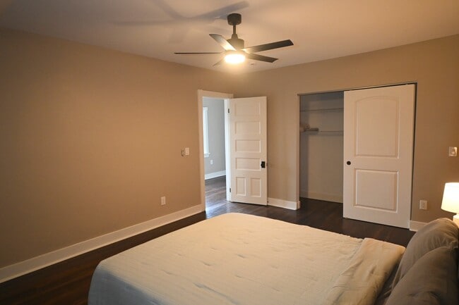 Building Photo - 2369 Park Ave