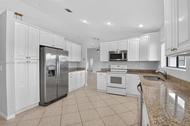 Building Photo - 6043 Sunberry Cir