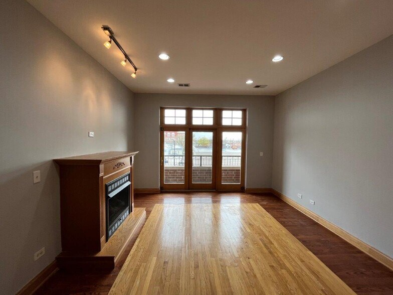 Primary Photo - 1918 W Cermak Rd