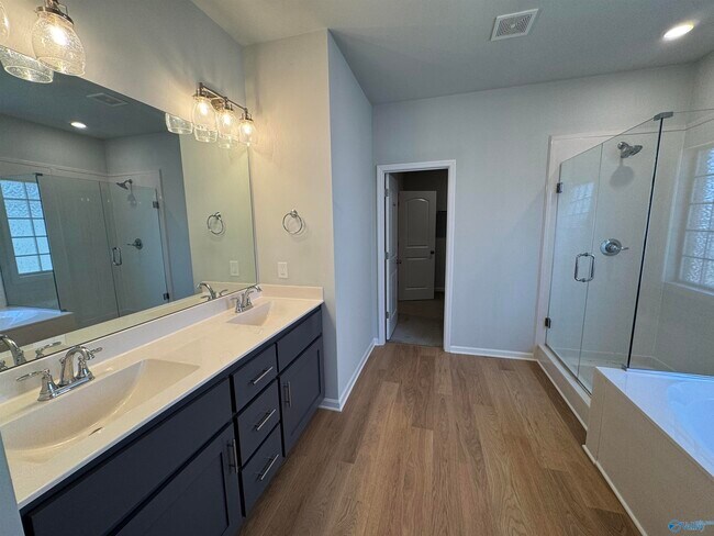 Building Photo - 214 Portrait St