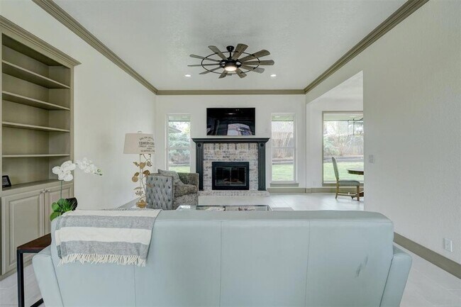 Building Photo - 3616 Burlington Dr