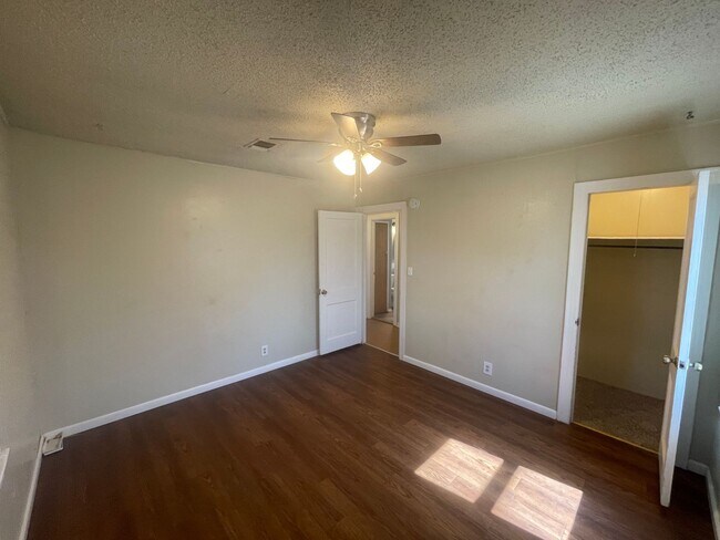 Building Photo - 3821 S Van Buren St
