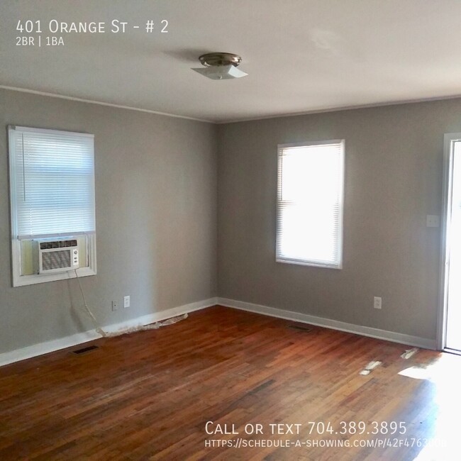 Building Photo - Updated Apartment 2 Bedrooms, First Floor ...