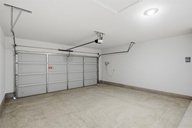 Building Photo - 121 Honey Bee Rd