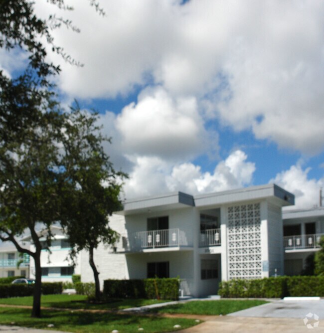 Building Photo - 3501 Tyler St Hollywood, FL 33021