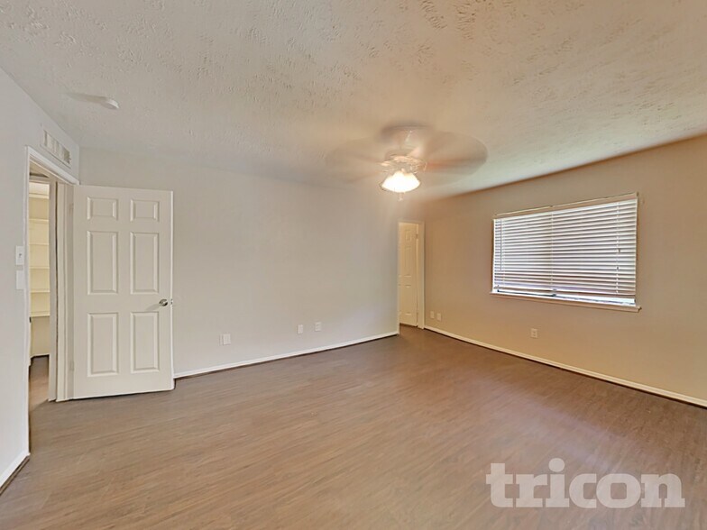 Building Photo - 2655 Lark