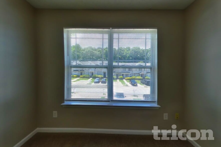 Building Photo - 6300 Ellenwood Dr