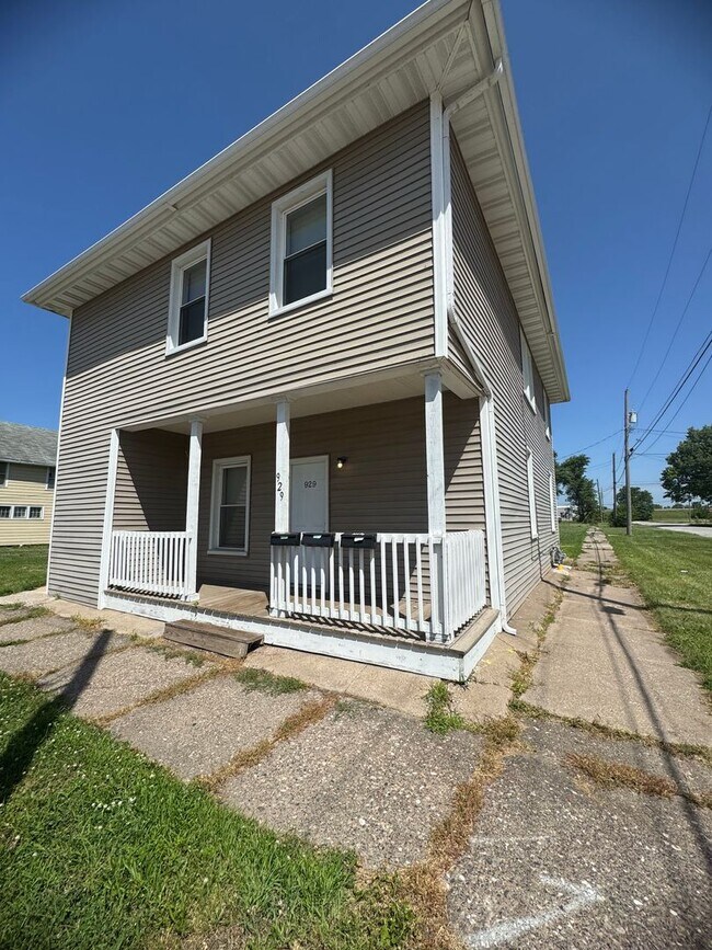 Building Photo - 929 4th Ave