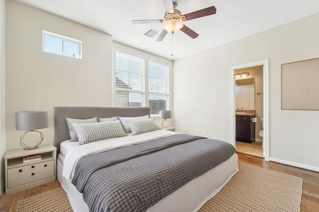 Building Photo - 2421 Beall St