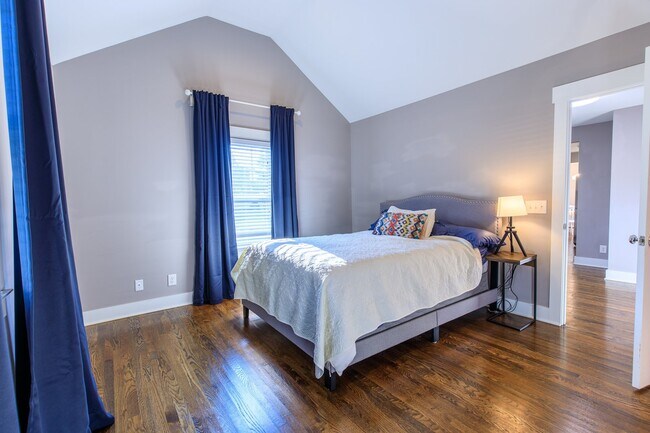 Building Photo - **APPLICATIONS APPROVED!**  Beautiful East Nashville Home on Porter for Lease!!