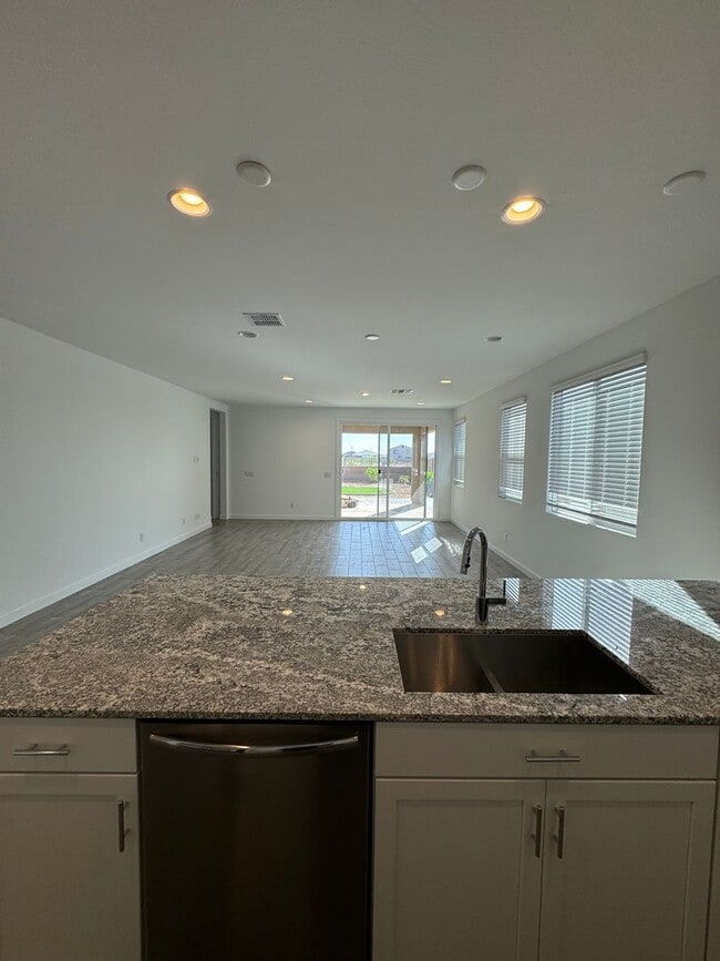 Building Photo - 4 bedroom Nextgen home in Phoenix