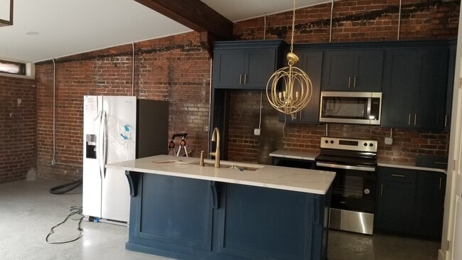 Building Photo - 503 Main St S