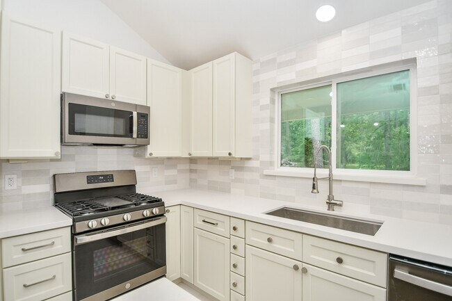 Building Photo - 6914 Evergreen St