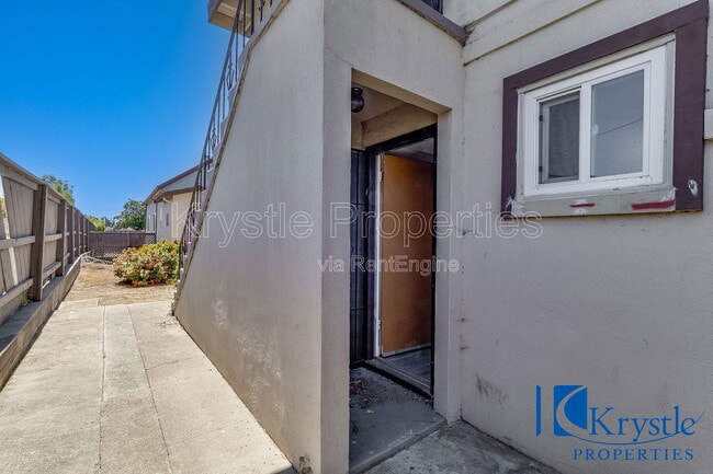 Building Photo - 2009 Florida St