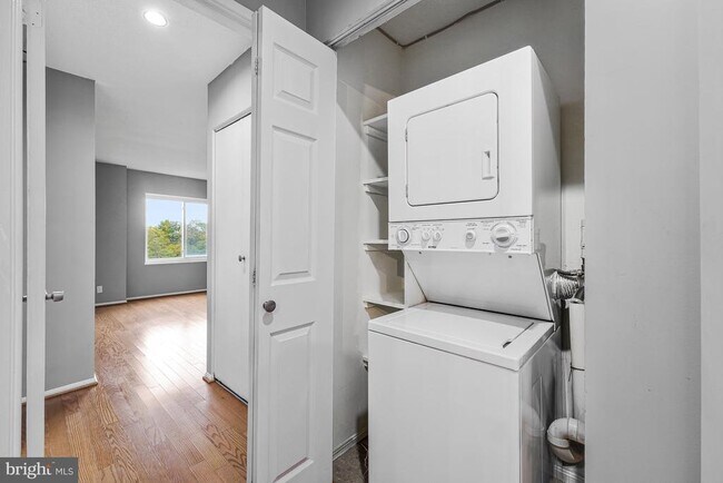 Building Photo - 8360 Greensboro Dr