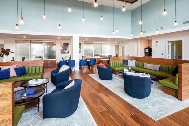 Building Photo - 1620 E Riverside Dr