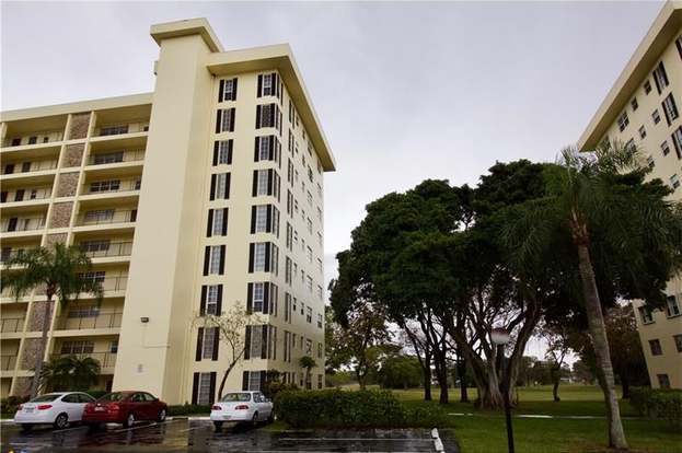 Building Photo - 3050 N Palm Aire Dr