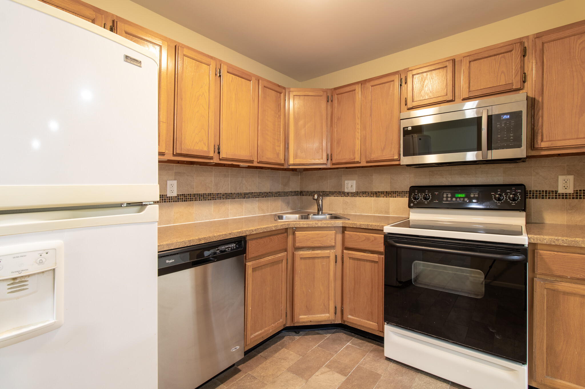 Building Photo - 1813 Meerbrook Ct