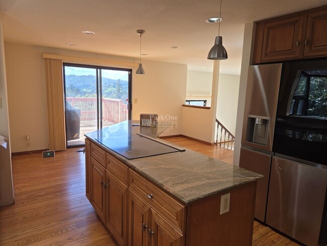 Building Photo - Spacious Walnut Creek Home