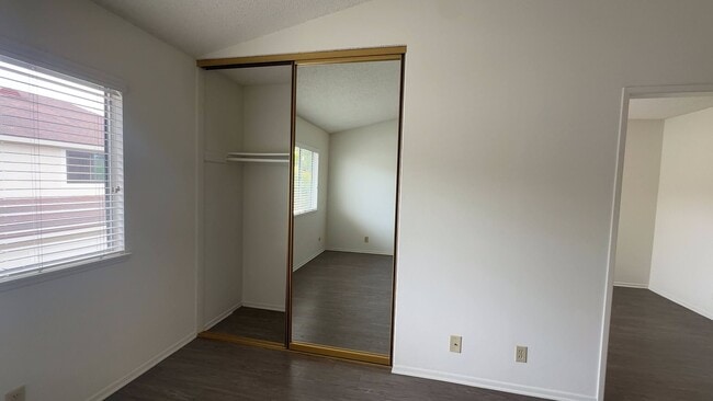 Building Photo - 2 Bdrm Condo in the Gated Saratoga Community