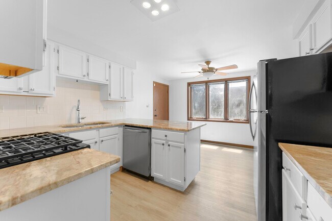 Building Photo - 3605 N Narragansett Ave