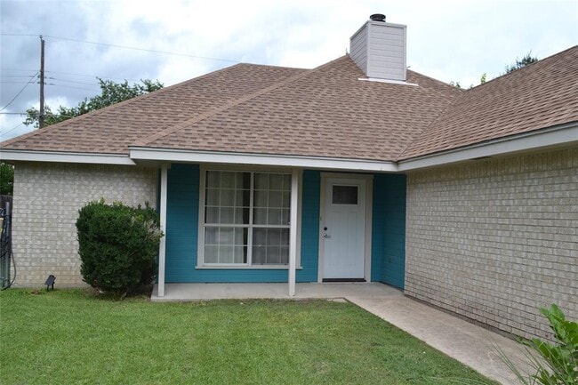 Building Photo - 2500 Cherrylawn Dr