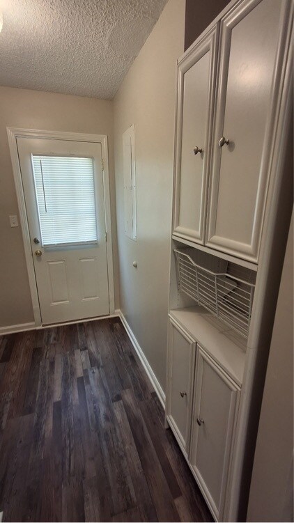 Building Photo - 205 Buffalo Creek Dr