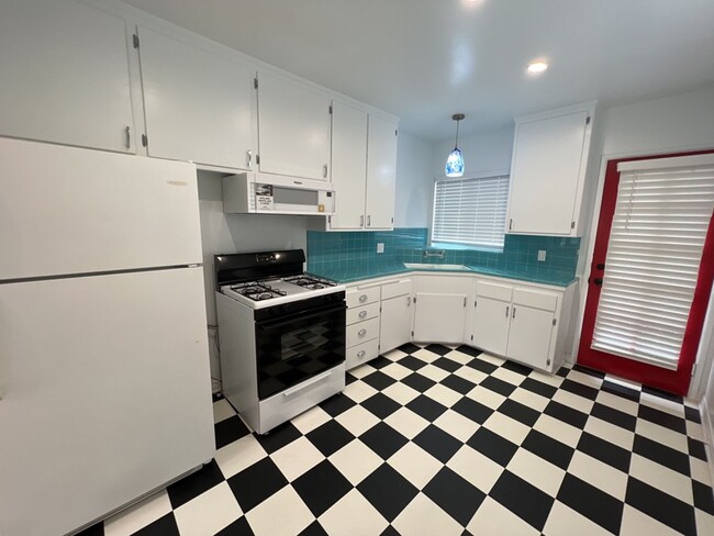 Building Photo - 511
