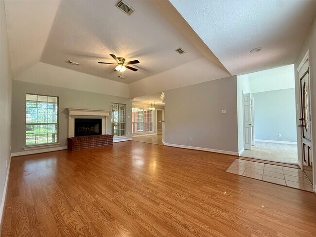 Building Photo - 1800 Carriage Run W