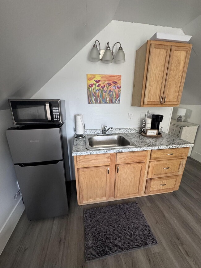 Building Photo - "Charming Furnished Studio Apartment Retreat in Valley Head – Cozy 300 Sq Ft!"