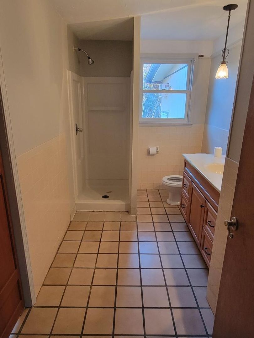 Building Photo - 688 Speck Rd