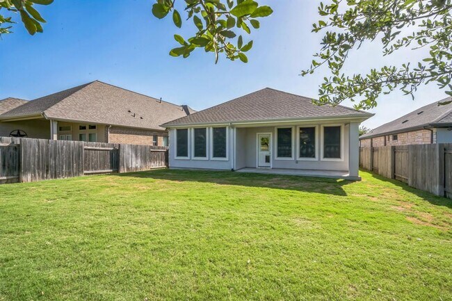 Building Photo - 305 Crossvine Trail