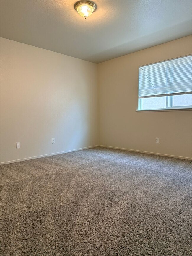 Building Photo - 1277 Sunrise Dr