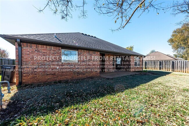 Building Photo - 3705 W Amour Dr