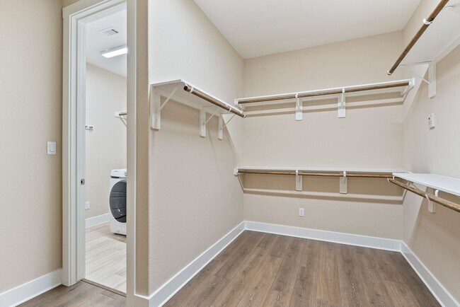 Building Photo - Beautiful Move-In Ready 4 bedroom, 3 bathroom home in Liberty Hill ISD!