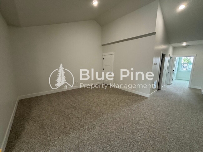 Building Photo - 1375 Latah Ave