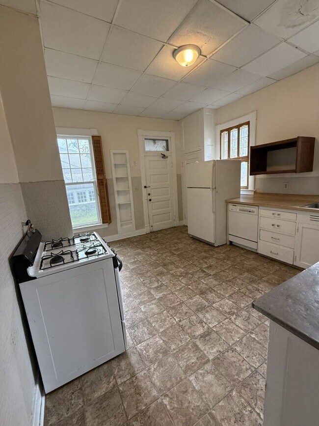 Building Photo - 1544 D St