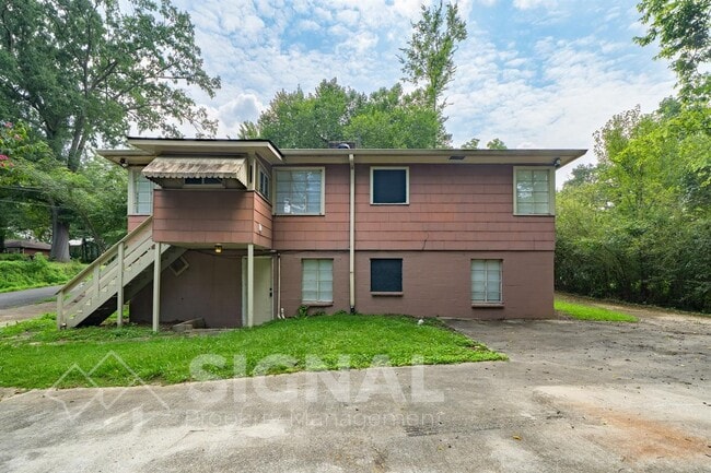Building Photo - 1156 Skyline Dr