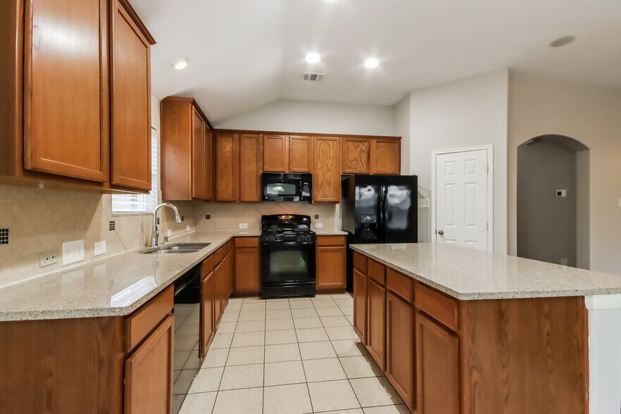 Building Photo - 21519 Kings Bend Dr