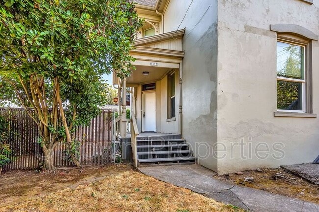 Building Photo - 7472 N Haven Ave