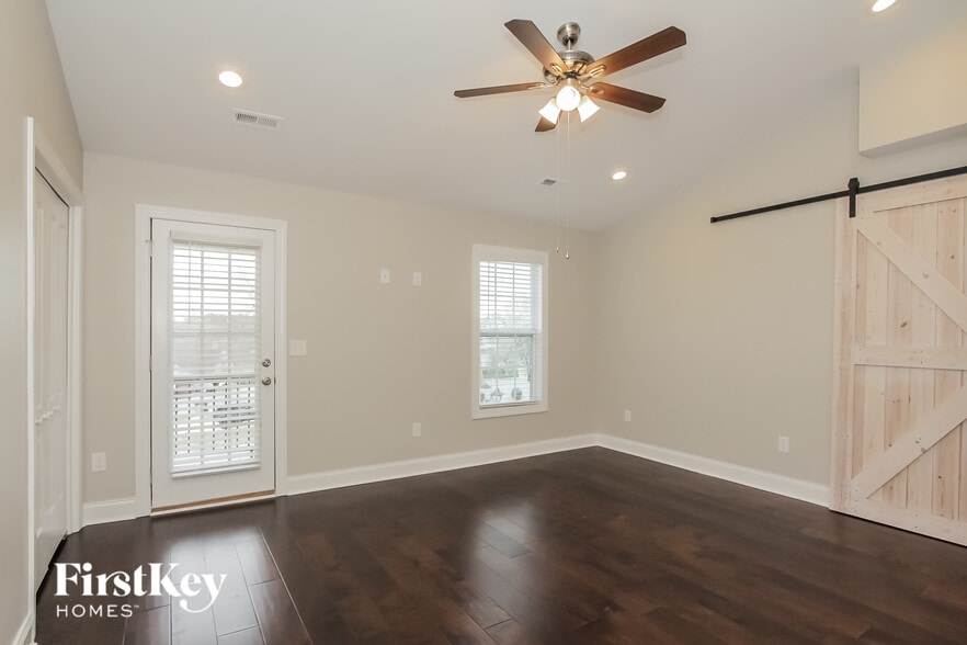 Building Photo - 7879 Smith Pond Dr