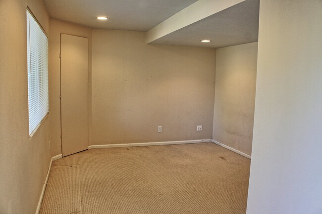 Building Photo - 3 bed 3 bath Castle Rock home walking distance to Douglas County High School