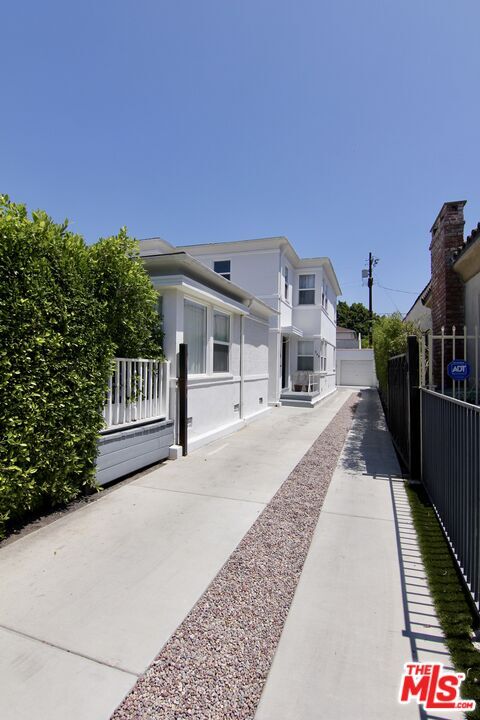 Building Photo - 926 S Holt Ave