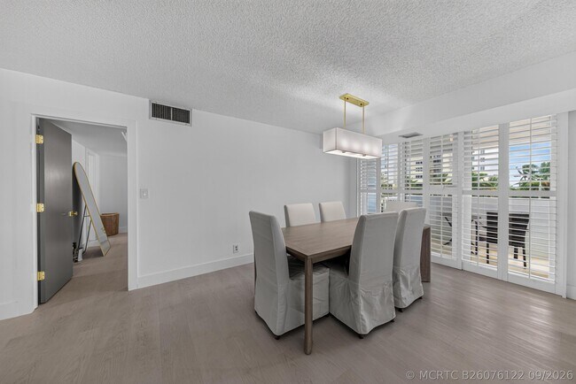 Building Photo - 1370 S Ocean Blvd