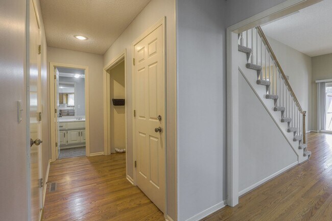 Building Photo - {11409} Updated Duplex in Fantastic Location + Two Car Garage + Main Level Master + Covered Deck