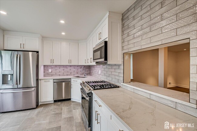 Building Photo - 369 Bromley Pl