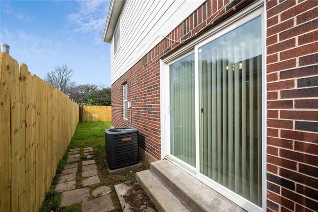 Building Photo - 203 Tamara Dr
