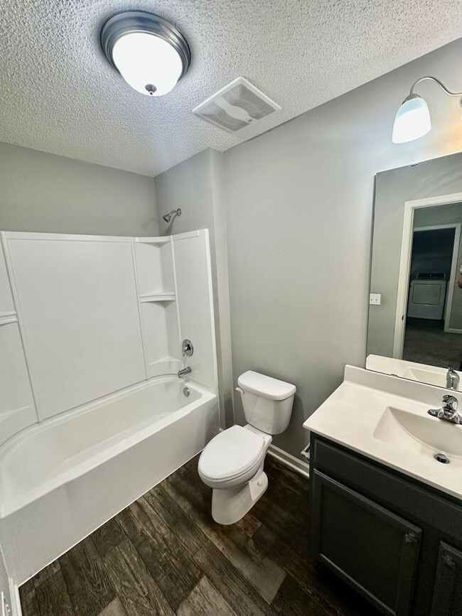 Building Photo - Gorgeous Newer-Built Townhome in Maple Grove!