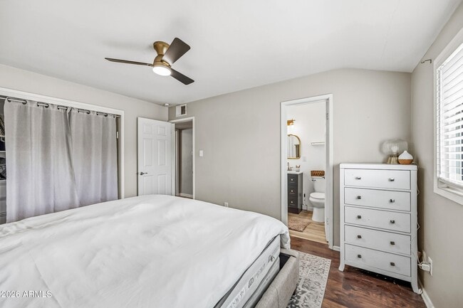 Building Photo - 1831 W Northview Ave